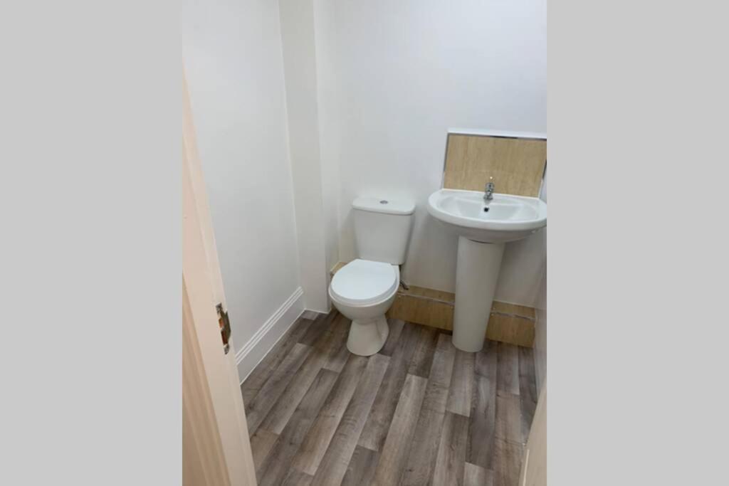 York City Centre, Recently Renovated 2 Bedroom Flat Экстерьер фото