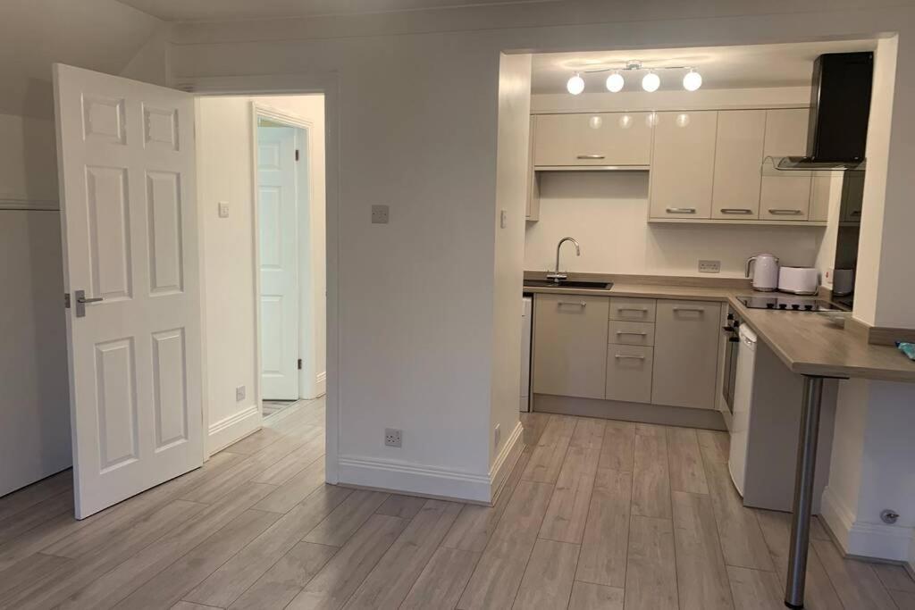 York City Centre, Recently Renovated 2 Bedroom Flat Экстерьер фото