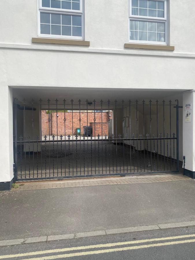 York City Centre, Recently Renovated 2 Bedroom Flat Экстерьер фото